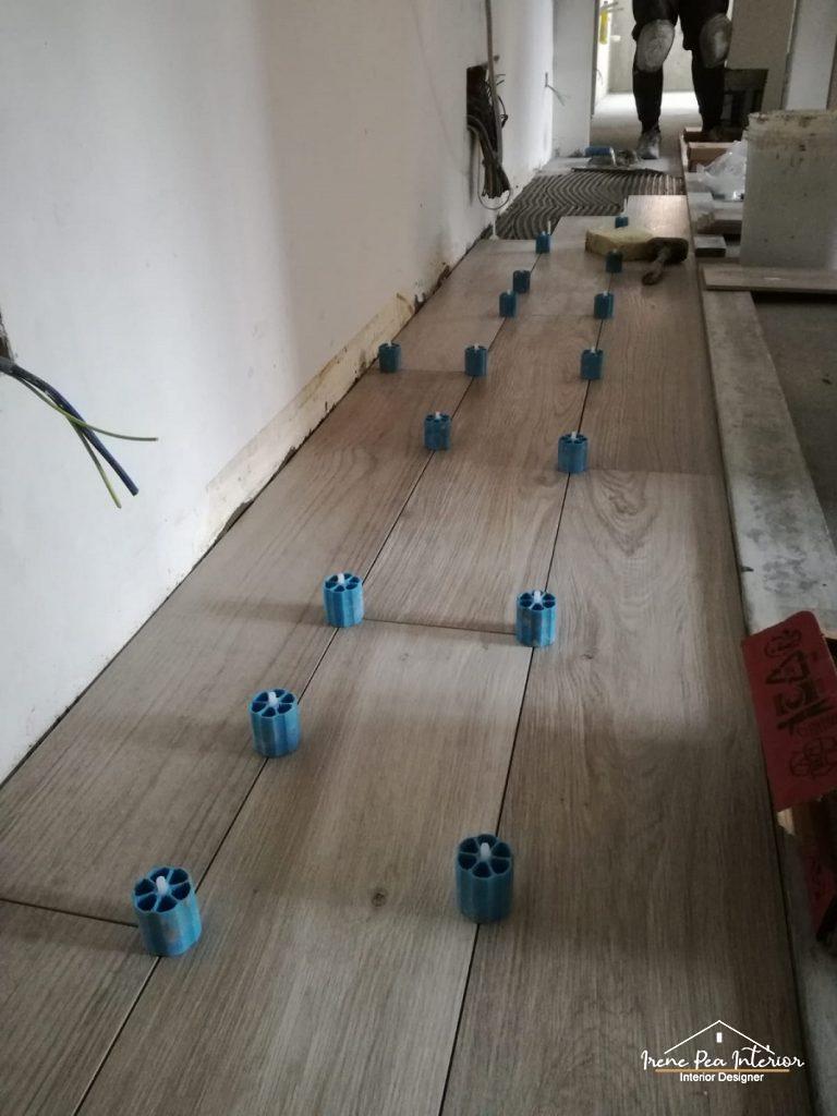 Pavimento effetto legno: il gres è meglio del parquet? gres effetto legno fuga 2 mm